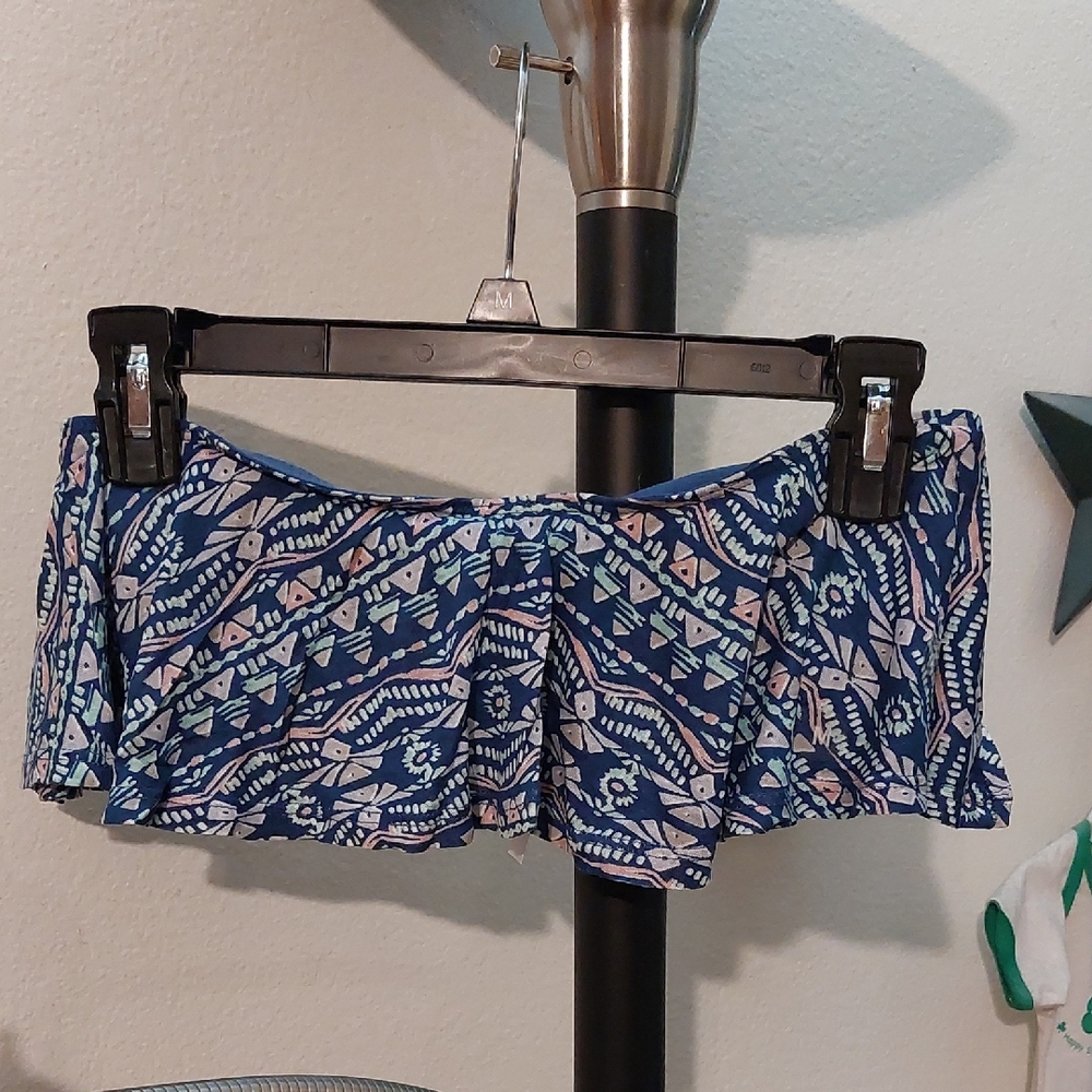 Super Cute Bandeau With Loose Flowy Pattern